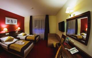 Отель Hotel Pikul Пулавы Стандартный двухместный номер с 2 отдельными кроватями-1