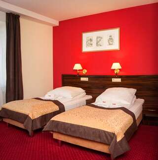 Отель Hotel Pikul Пулавы Стандартный двухместный номер с 2 отдельными кроватями-3