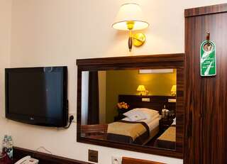 Отель Hotel Pikul Пулавы Стандартный двухместный номер с 2 отдельными кроватями-4
